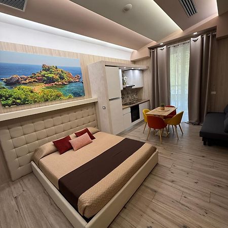 Th Luxury Rooms & Apartment Giardini Naxos Eksteriør billede