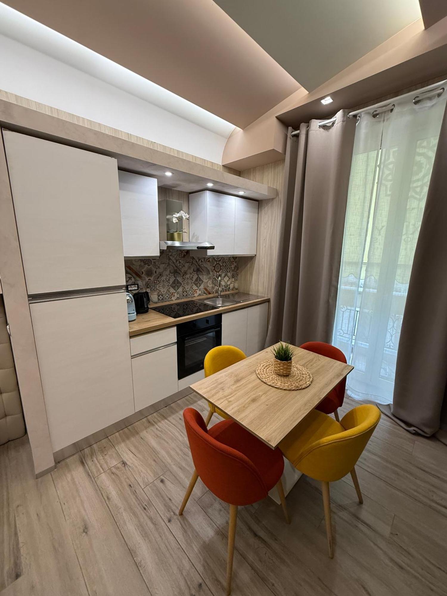 Th Luxury Rooms & Apartment Giardini Naxos Eksteriør billede