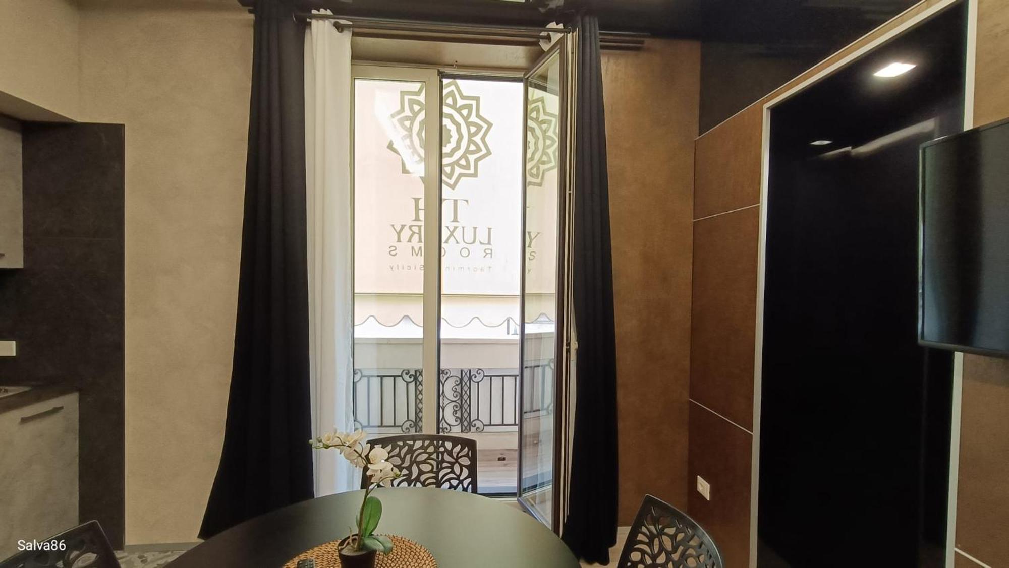 Th Luxury Rooms & Apartment Giardini Naxos Eksteriør billede