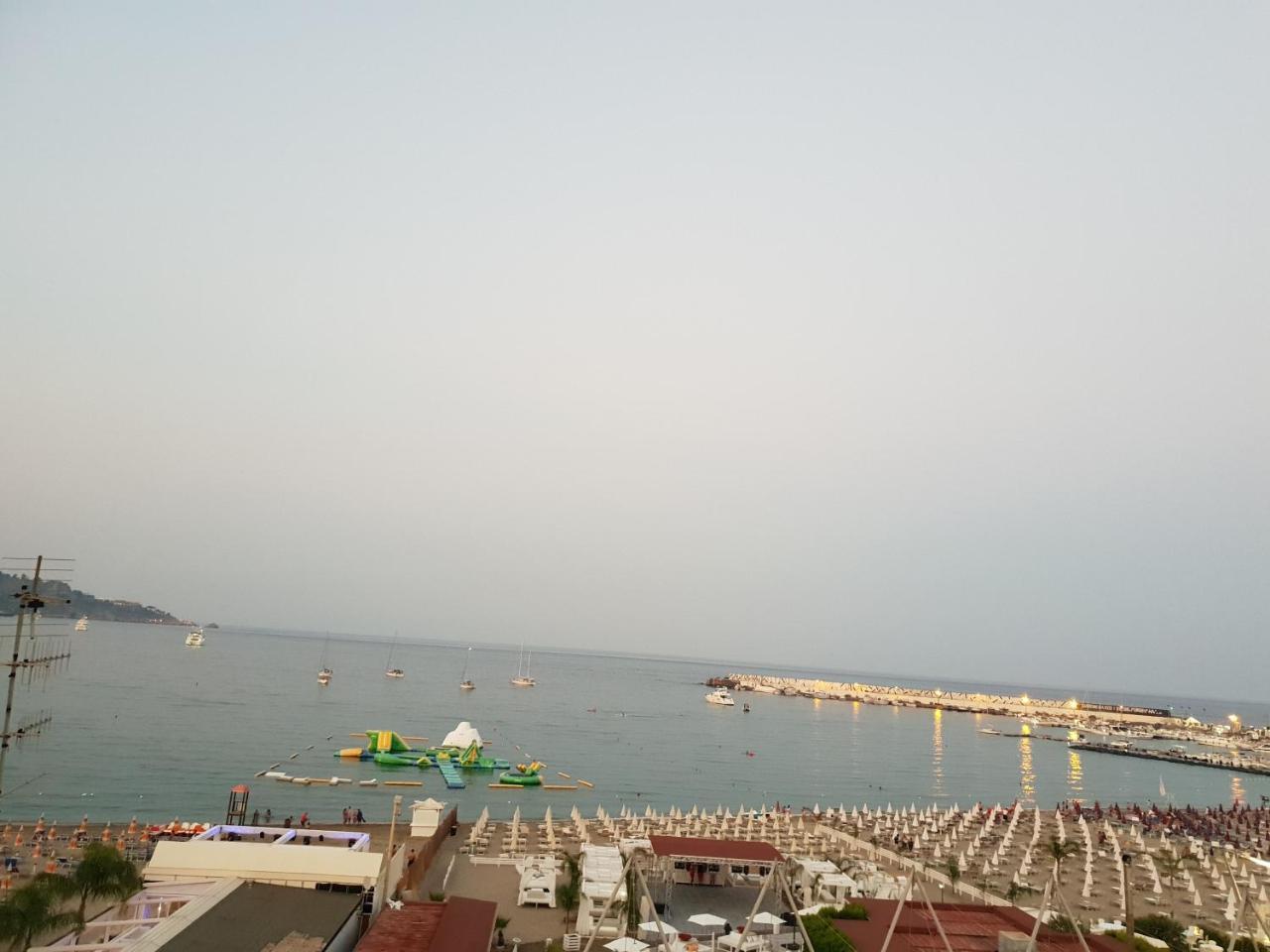 Th Luxury Rooms & Apartment Giardini Naxos Eksteriør billede