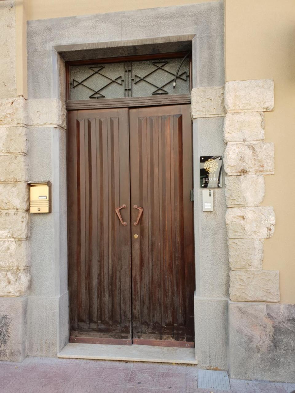 Th Luxury Rooms & Apartment Giardini Naxos Eksteriør billede